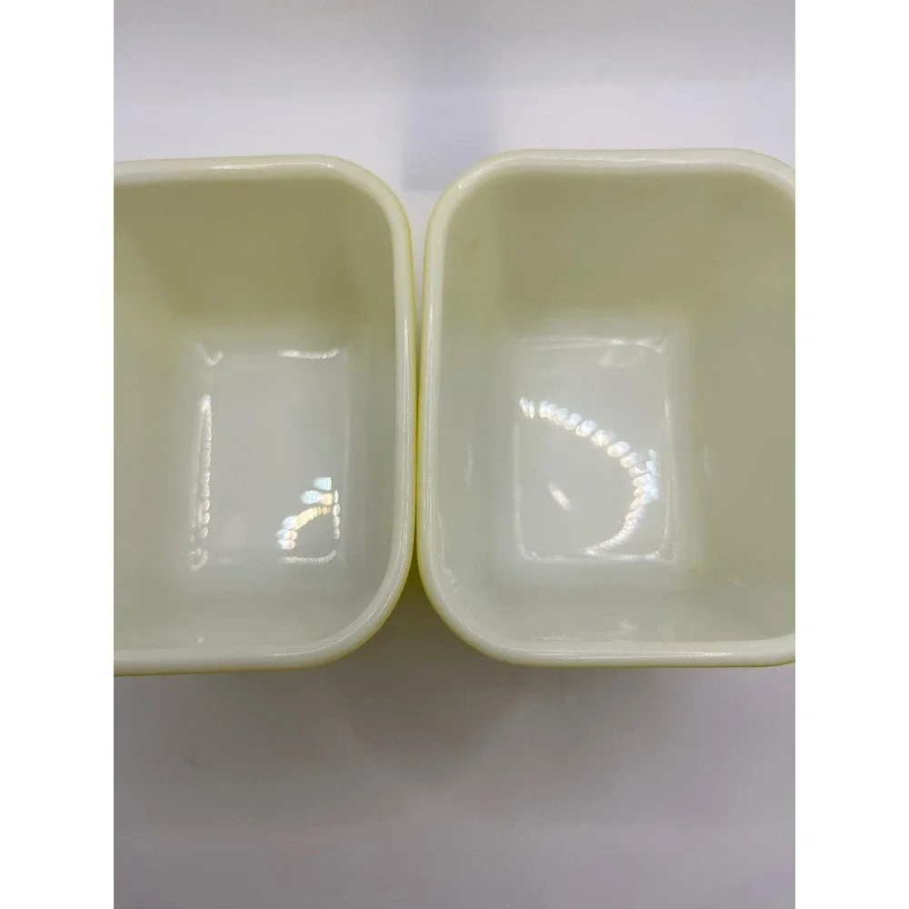 Vintage Pyrex. yellow set of two refrigerator dishes‎